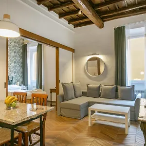 Trevi Little Palace #4 Apartment